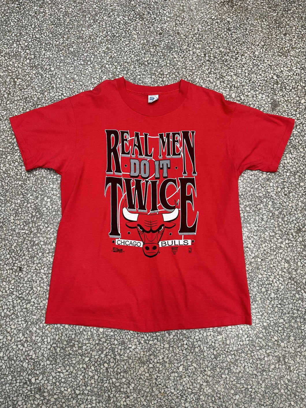 Chicago Bulls Vintage 1992 Real Men Do It Twice Salem Tee Red ABC Vintage 