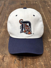 Load image into Gallery viewer, Detorit Tigers Vintage 90s Leaping Tiger Through The D Snapback White Navy ABC Vintage 