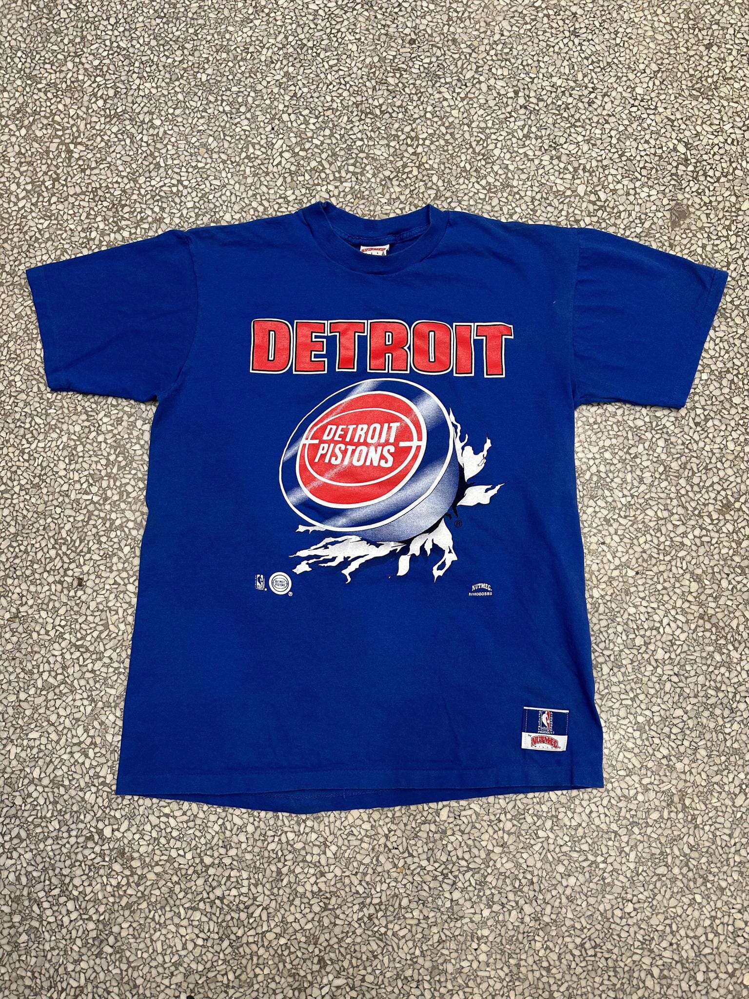 VTG NBA DETROIT PISTONS  NUTMEG ナツメグ Nutmeg Vintage Detroit Pistons Triple Threat NBA Graphic T