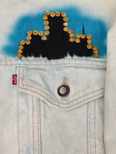 Load image into Gallery viewer, Detroit Pistons Vintage 90s Custom Air Brush Rhinestones Levi&#39;s Denim Trucker Jacket ABC Vintage 