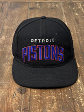 Load image into Gallery viewer, Detroit Pistons Vintage 90s Spellout Logo Starter Snapback Black ABC Vintage 