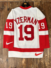 Load image into Gallery viewer, Detroit Red Wings Vintage 90s Youth Yzerman Nike Jersey ABC Vintage 