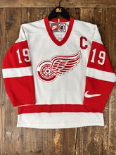 Load image into Gallery viewer, Detroit Red Wings Vintage 90s Youth Yzerman Nike Jersey ABC Vintage 