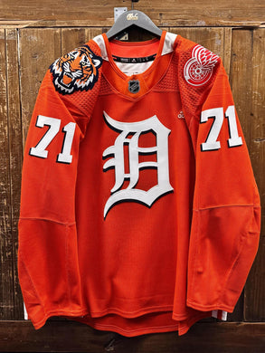 Detroit Red Wings x Tigers Old English D Dylan Larkin 1 of 1 Custom Hockey Jersey Orange ABC Vintage 