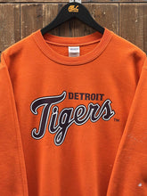 Load image into Gallery viewer, Detroit Tigers Vintage 2000s Who's Your Tiger Crewneck Orange ABC Vintage 
