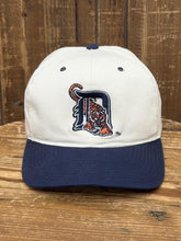 Load image into Gallery viewer, Detroit Tigers Vintage 90s Leaping Tiger Through The D Snapback Aged White Navy ABC Vintage 