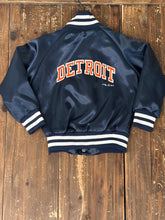 Load image into Gallery viewer, Detroit Tigers Vintage 90s Youth Locker Line Chalkline Satin Bomber Jacket Navy ABC Vintage 