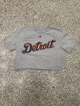 Load image into Gallery viewer, Detroit Tigers Vintage Verlander Majestic Cropped Tee Grey ABC Vintage 