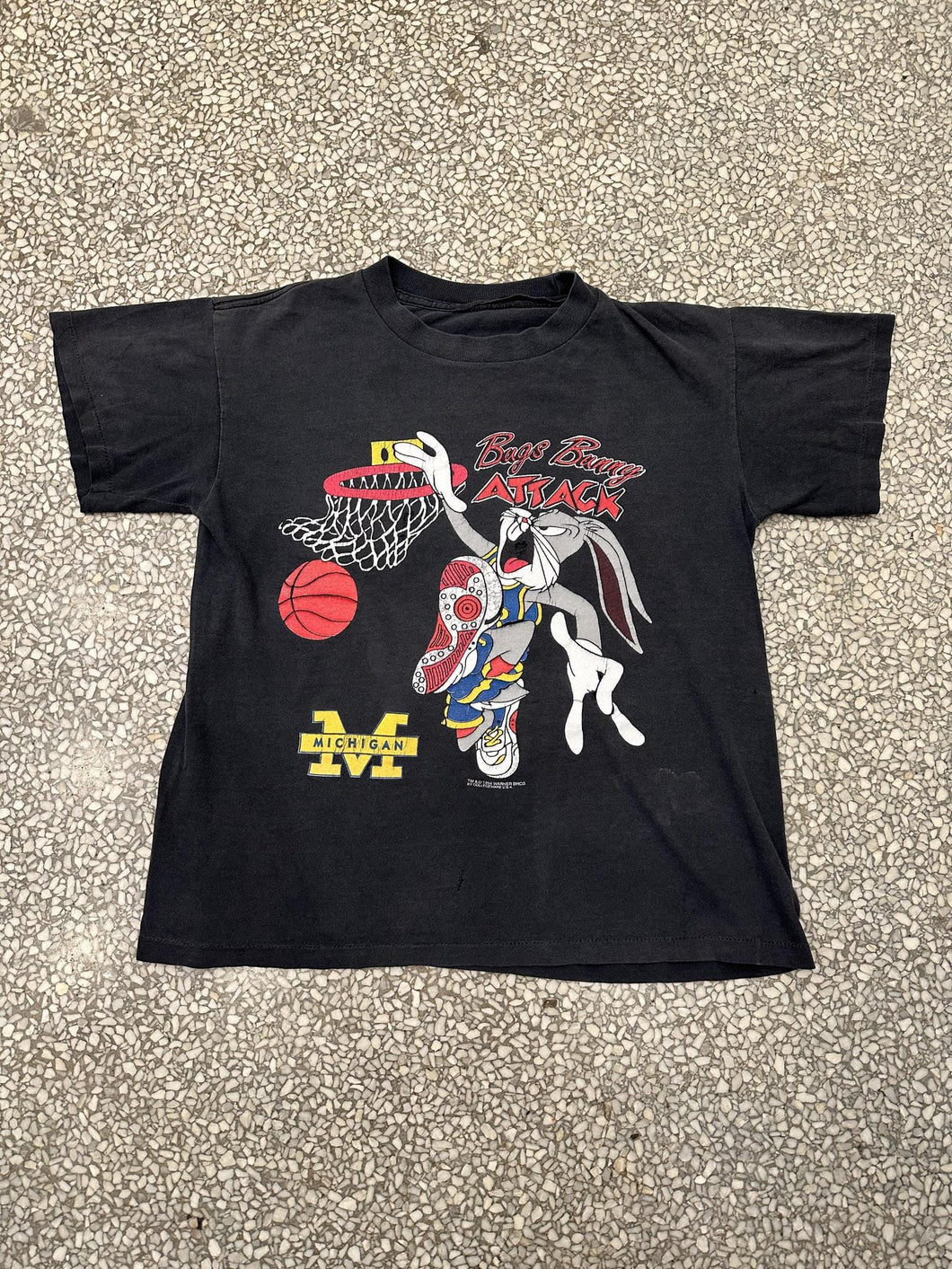 Michigan Wolverines Basketball Vintage 1994 Bugs Bunny Attack Faded Black ABC Vintage 