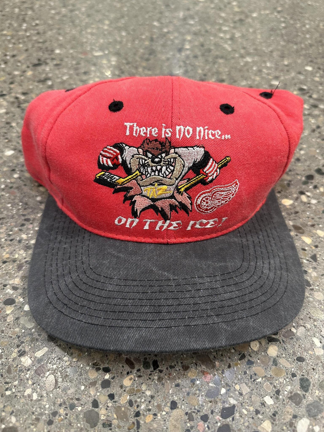 Detroit Red Wings Vintage Taz There Is No Nice On The Ice Snapback Faded Red Black ABC Vintage 