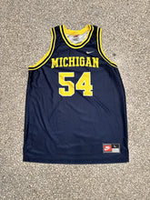 Load image into Gallery viewer, Michigan Wolverines Robert Traylor #54 Vintage 90s Nike Basketball Jersey Navy ABC Vintage 